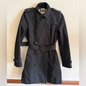 Burberry Kensington mid length trench coat black size 4